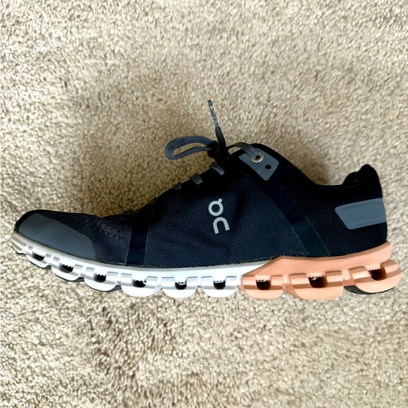 On Running Shoes - On CloudFlow Running Shoe in size 8.5